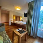 Schorn Hotel 3*