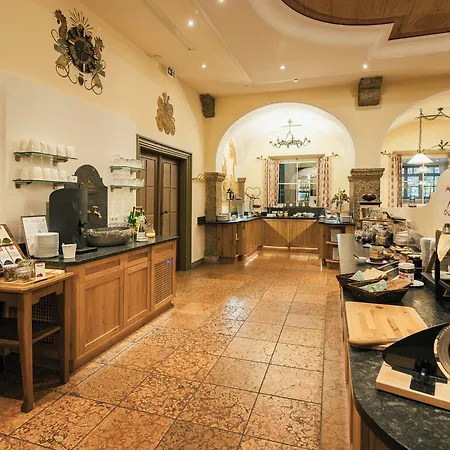 Schorn Hotel 3*