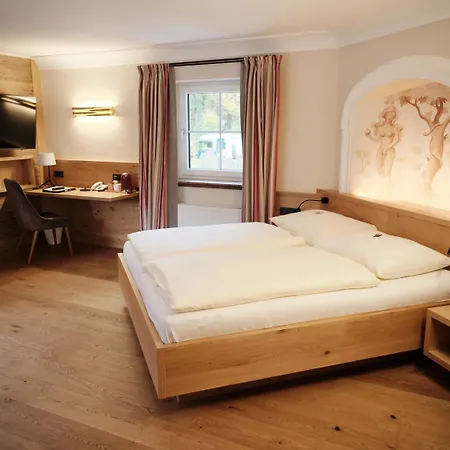 Schorn Hotel 3*